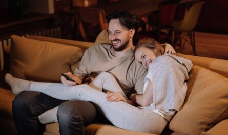 reparto de los crimenes de la academia